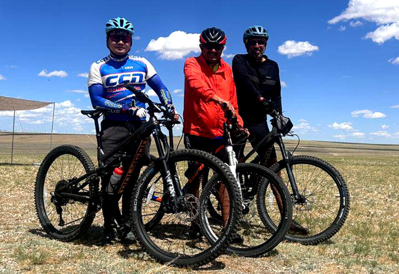 Cycling in Mongolian Gobi